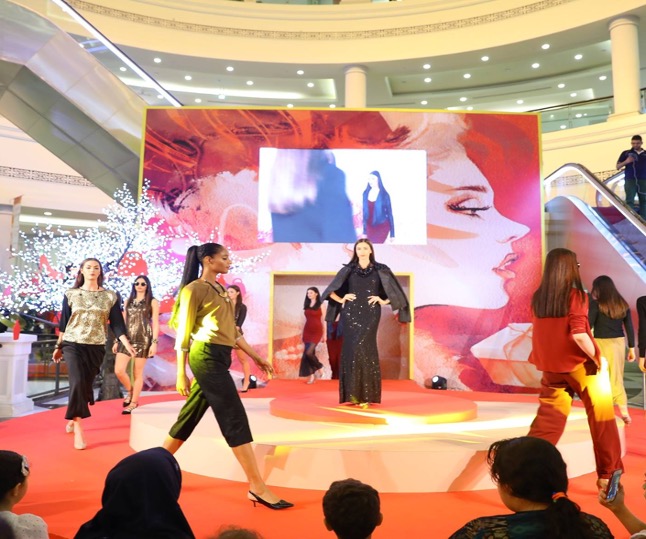 DEERFIELDS MALL FASHION SHOWS